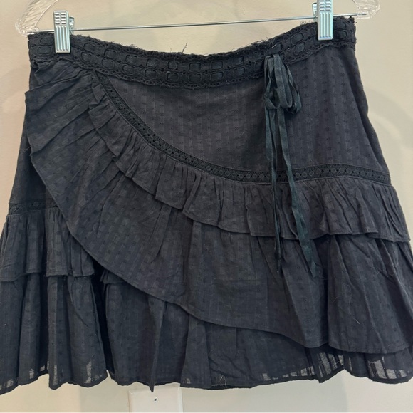 LOVESHACK FANCY MINI SKIRT - Picture 2 of 5